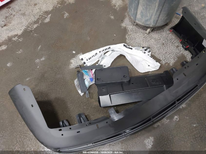 2005 Lincoln Town Car Signature Limited VIN: 1LNHM82W55Y606549 Lot: 43365335