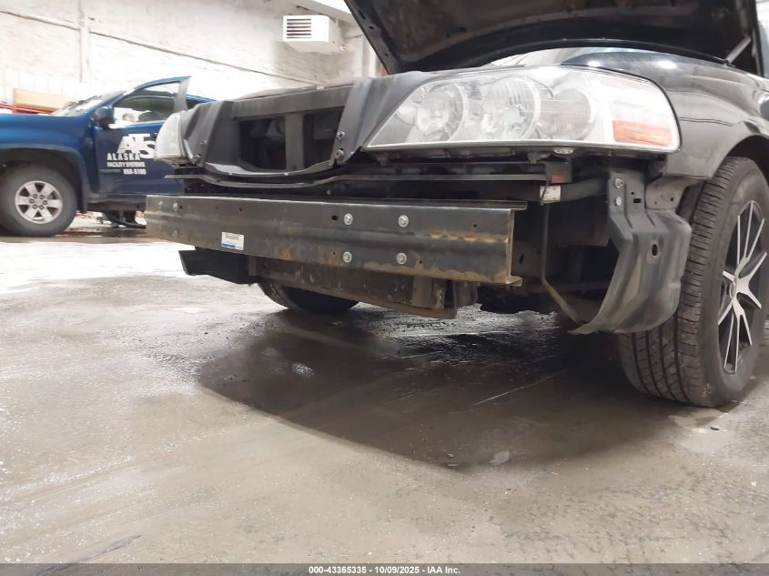 2005 Lincoln Town Car Signature Limited VIN: 1LNHM82W55Y606549 Lot: 43365335