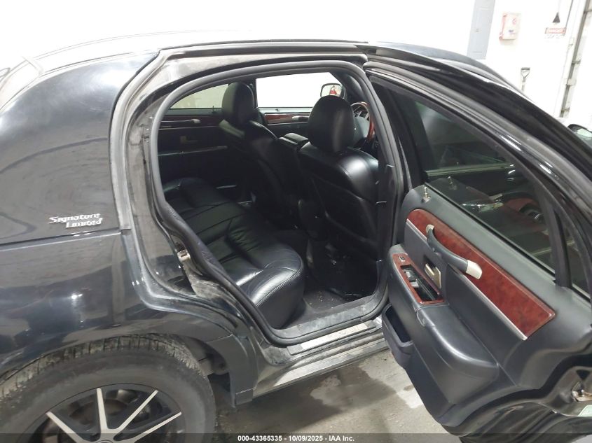 2005 Lincoln Town Car Signature Limited VIN: 1LNHM82W55Y606549 Lot: 43365335