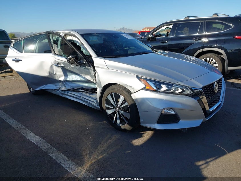 NISSAN ALTIMA SV FWD