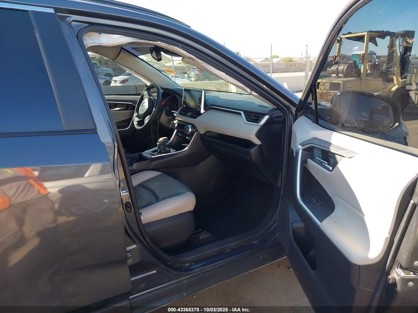 2020 TOYOTA RAV4 XLE - 2T3W1RFV6LW066759