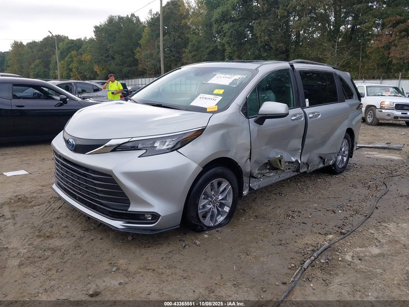 5TDJRKEC9SS255609 2025 TOYOTA SIENNA photo no. 2