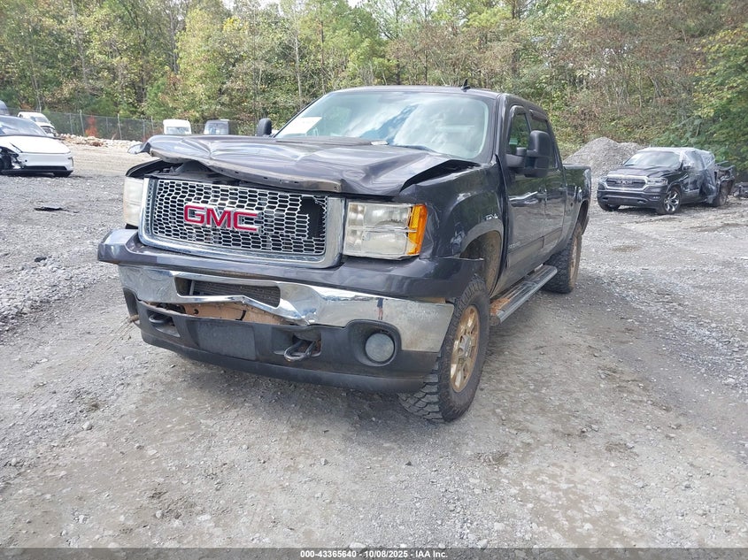1GT423C88BF114391 2011 GMC SIERRA photo no. 2