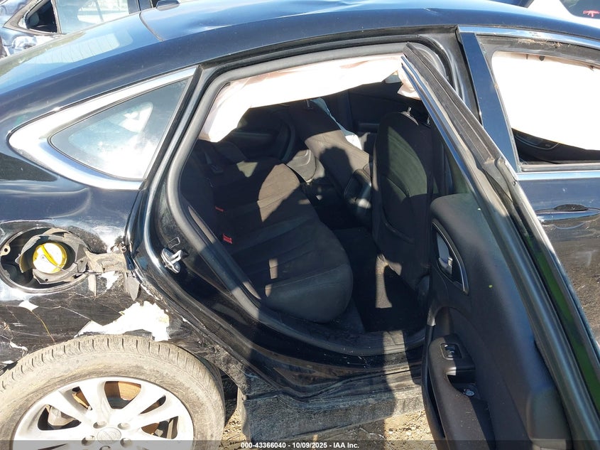 2015 Chrysler 200 Limited VIN: 1C3CCCAB2FN588263 Lot: 43366040