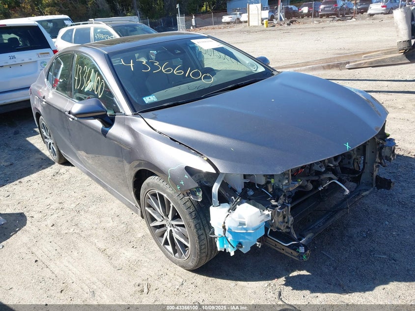 TOYOTA CAMRY HYBRID XLE HYBRID