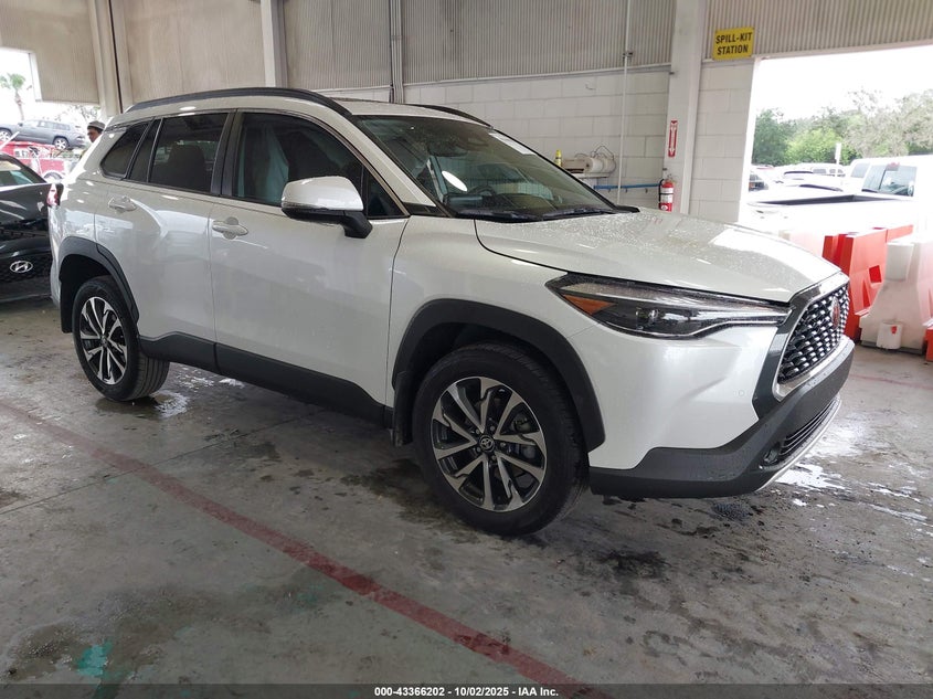 TOYOTA COROLLA CROSS XLE