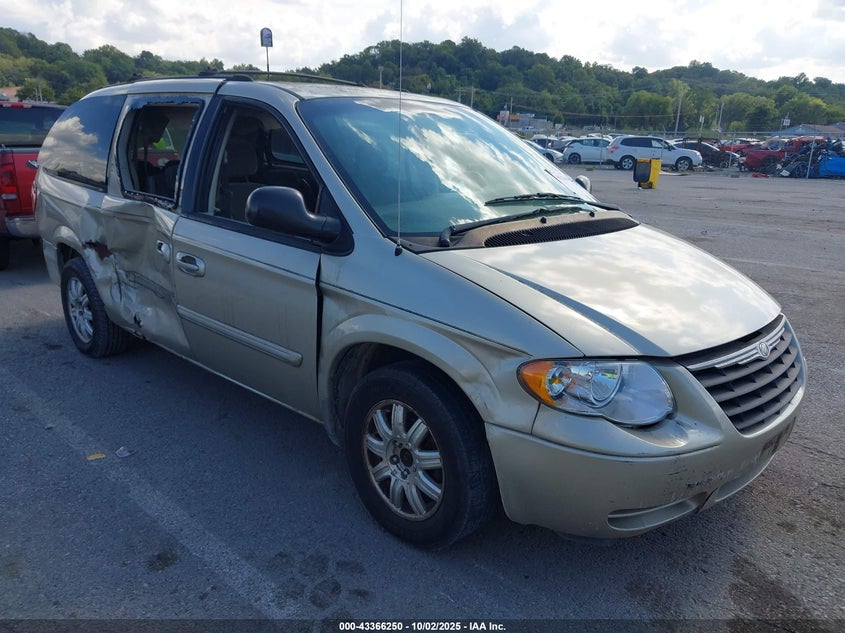 2C4GP54L85R267878 2005 Chrysler Town & Country Touring auction photo 1