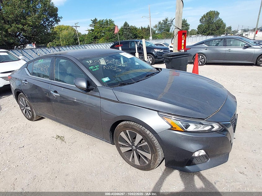 NISSAN ALTIMA SV FWD