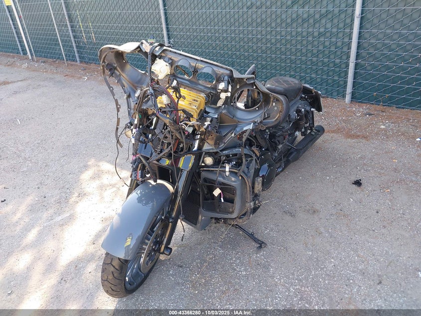 1HD1PXL11JB958453 2018 HARLEY-DAVIDSON STREET GLIDE photo no. 2