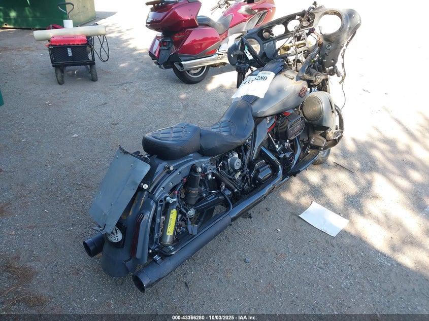 1HD1PXL11JB958453 2018 HARLEY-DAVIDSON STREET GLIDE photo no. 4