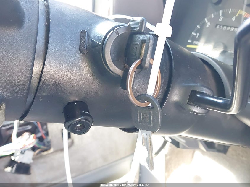 1992 GMC Suburban C1500 VIN: 1GKEC16K5NJ722470 Lot: 43366339