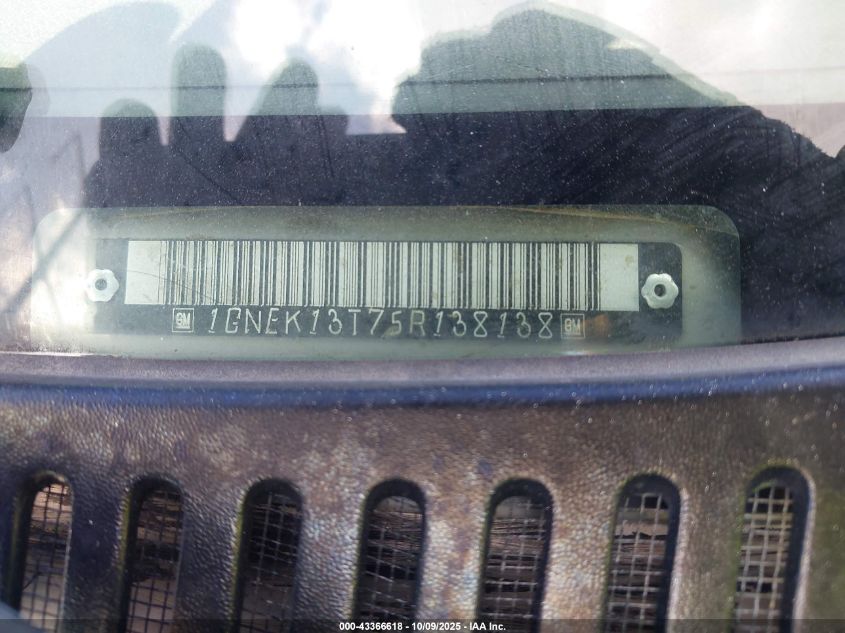 2005 Chevrolet Tahoe Z71 VIN: 1GNEK13T75R138138 Lot: 43366618