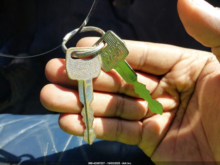 1994 Lincoln Town Car Signature/Tournament VIN: 1LNLM82W2RY657006 Lot: 43367237