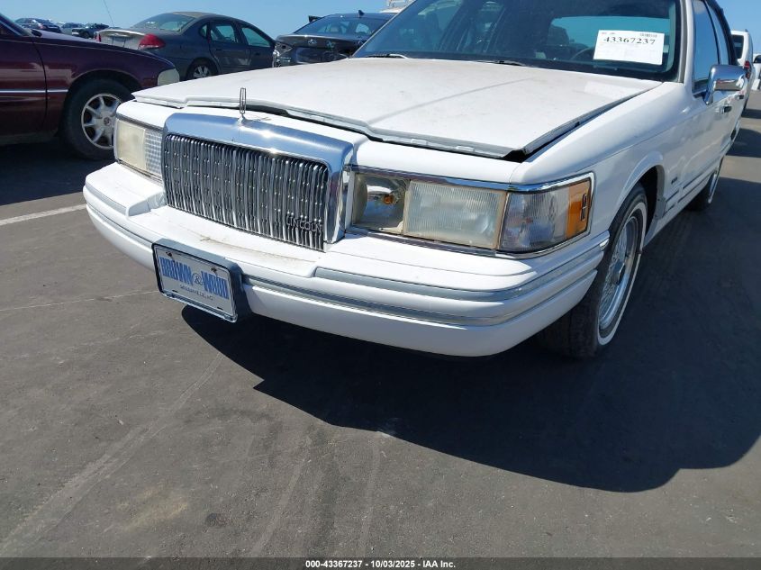 1994 Lincoln Town Car Signature/Tournament VIN: 1LNLM82W2RY657006 Lot: 43367237