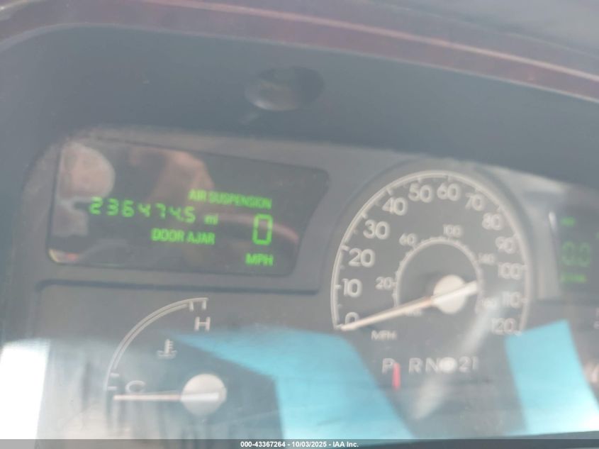 2005 Lincoln Town Car Signature Limited VIN: 1LNHM82W65Y626521 Lot: 43367264