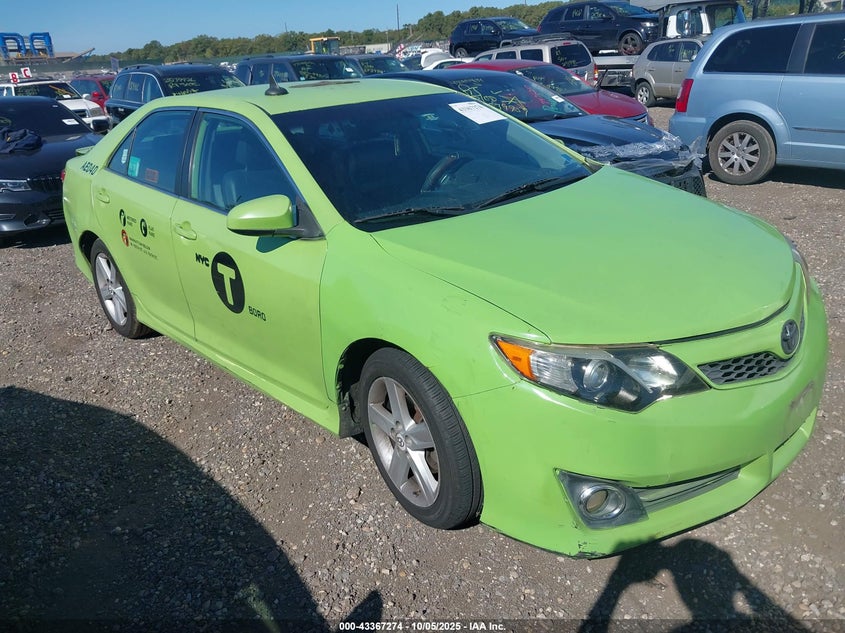 TOYOTA CAMRY SE
