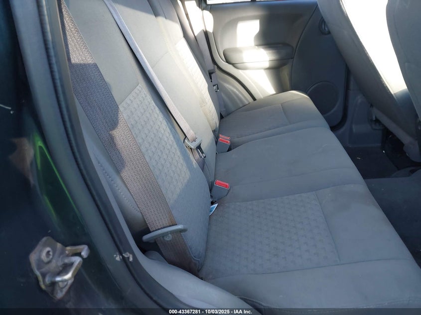 2005 Jeep Liberty Sport VIN: 1J4GL48K25W520492 Lot: 43367281