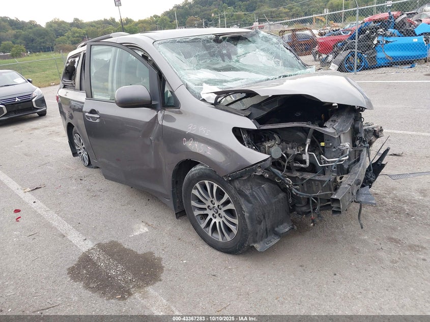 2020 Toyota Sienna Xle
