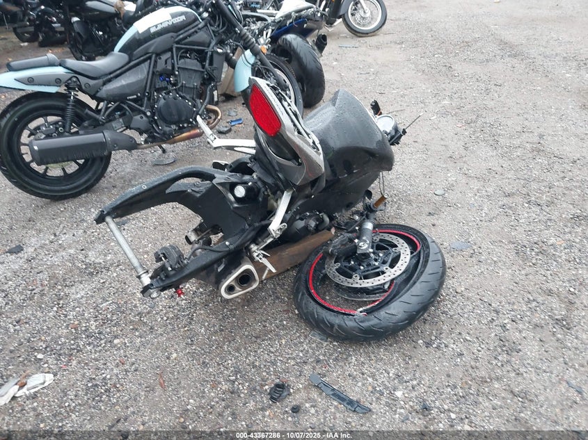 JH2SC59018M008880 2008 HONDA CBR photo no. 4