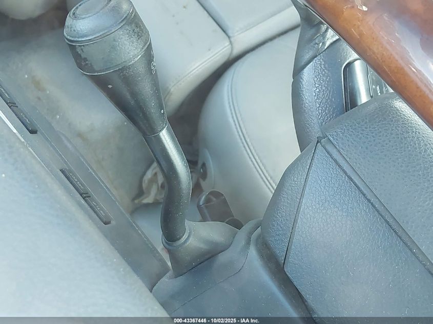 2009 Lincoln Town Car Signature Limited VIN: 2LNHM82V09X633512 Lot: 43367446