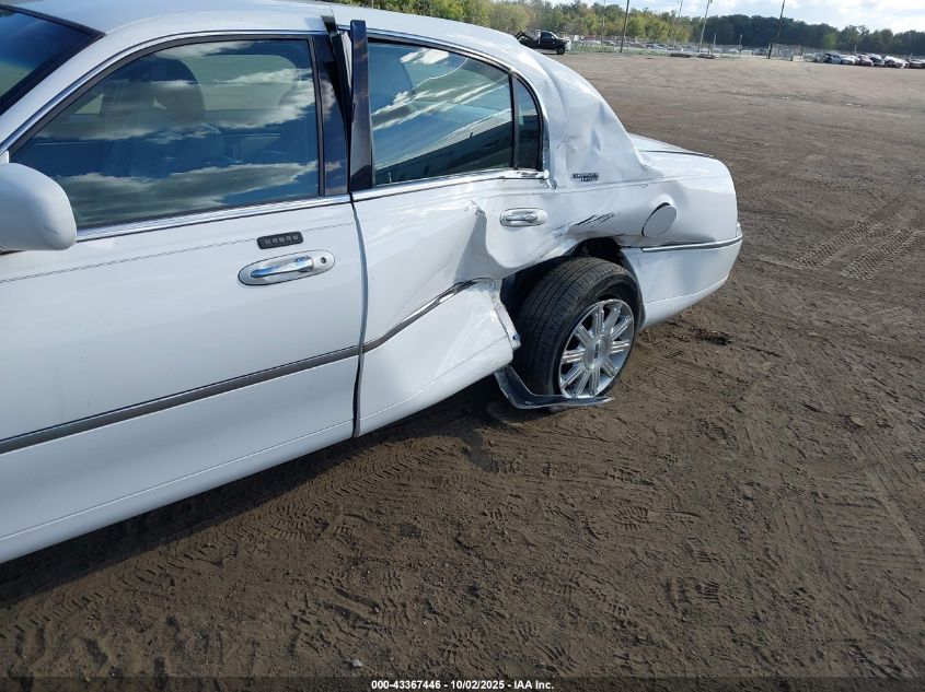 2009 Lincoln Town Car Signature Limited VIN: 2LNHM82V09X633512 Lot: 43367446