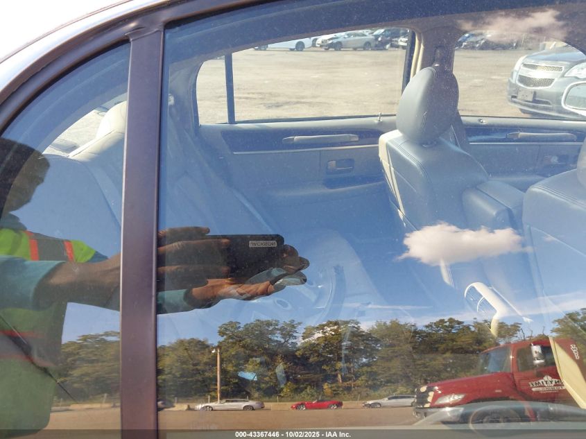 2009 Lincoln Town Car Signature Limited VIN: 2LNHM82V09X633512 Lot: 43367446