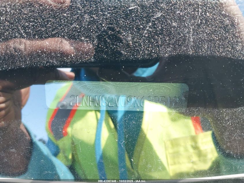 2009 Lincoln Town Car Signature Limited VIN: 2LNHM82V09X633512 Lot: 43367446