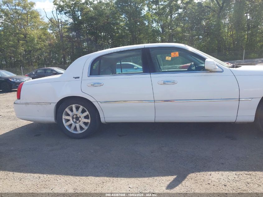 2009 Lincoln Town Car Signature Limited VIN: 2LNHM82V09X633512 Lot: 43367446