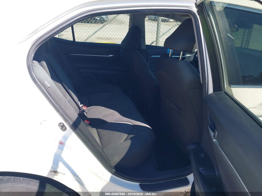 2018 Toyota Camry Le VIN: JTNB11HK0J3070692 Lot: 43367540