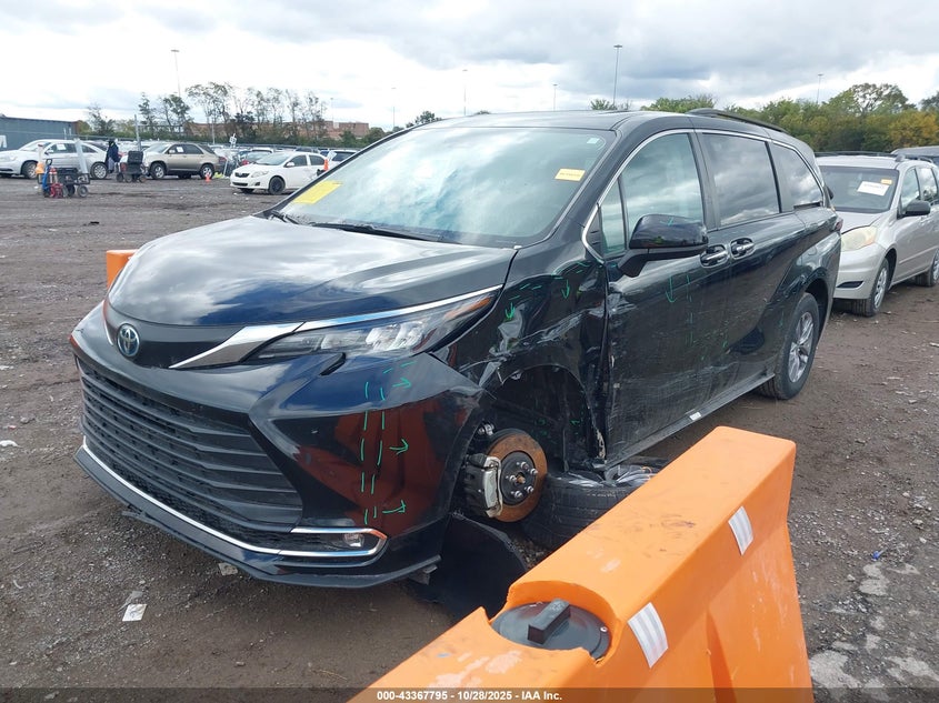 5TDYRKEC7RS193023 2024 TOYOTA SIENNA photo no. 2