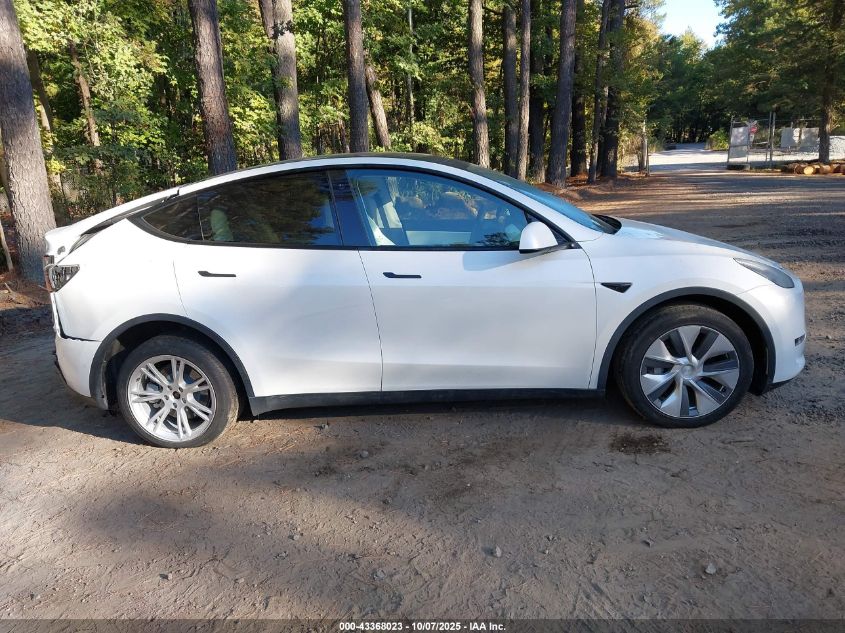 2022 Tesla Model Y Long Range Dual Motor All-Wheel Drive VIN: 7SAYGDEE4NF425579 Lot: 43368023