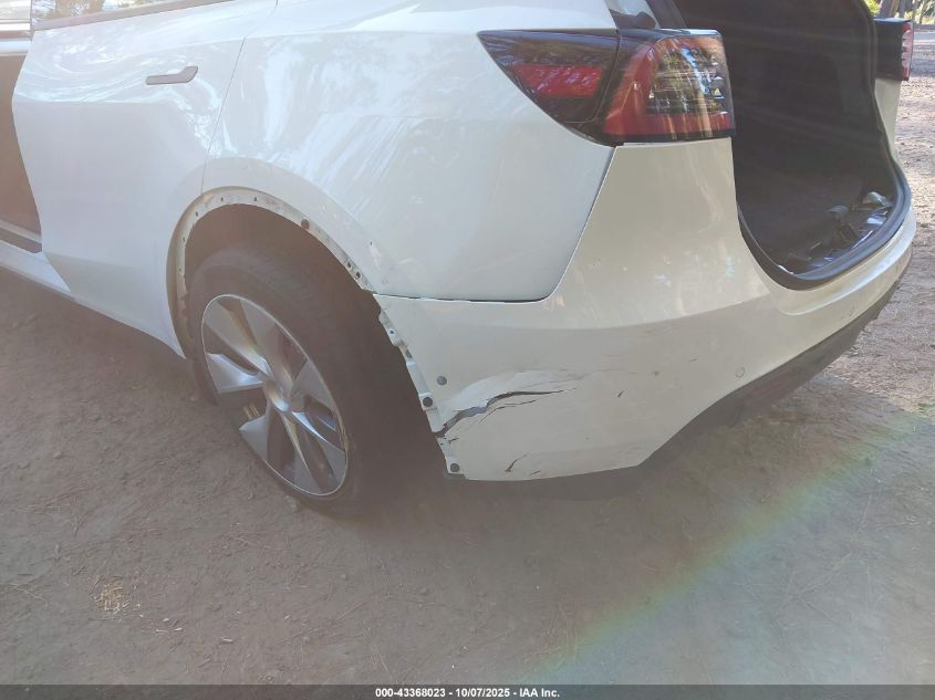 2022 Tesla Model Y Long Range Dual Motor All-Wheel Drive VIN: 7SAYGDEE4NF425579 Lot: 43368023