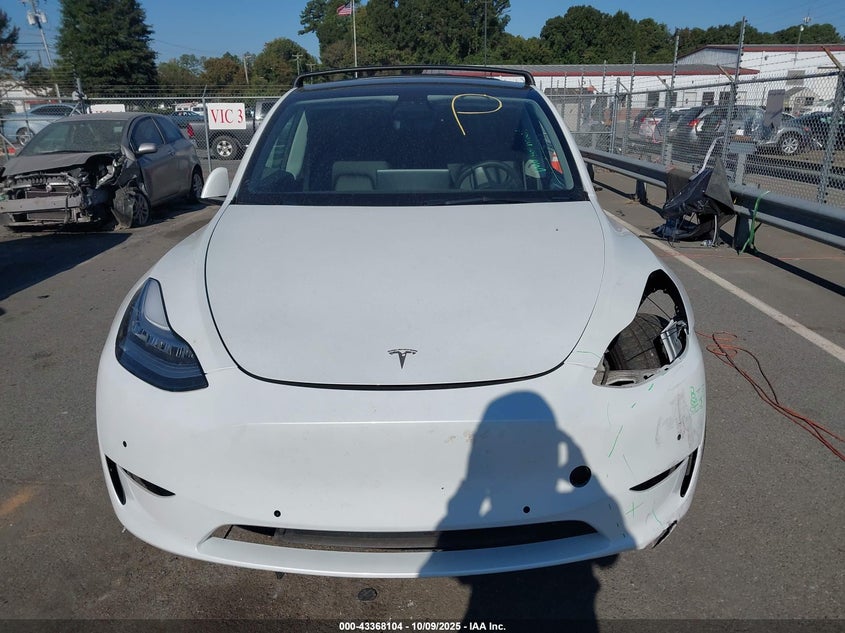2022 Tesla Model Y Long Range Dual Motor All-Wheel Drive VIN: 7SAYGAEE1NF336521 Lot: 43368104