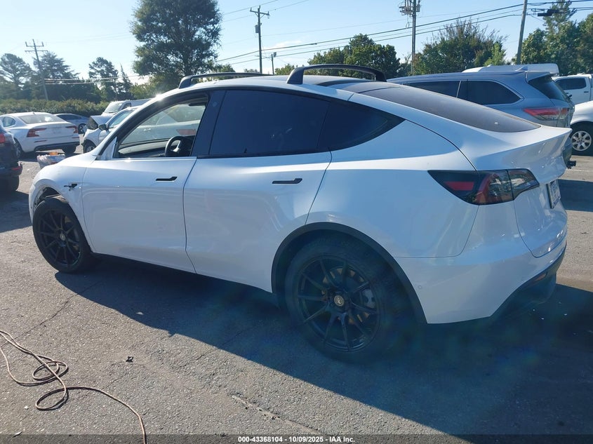 2022 Tesla Model Y Long Range Dual Motor All-Wheel Drive VIN: 7SAYGAEE1NF336521 Lot: 43368104
