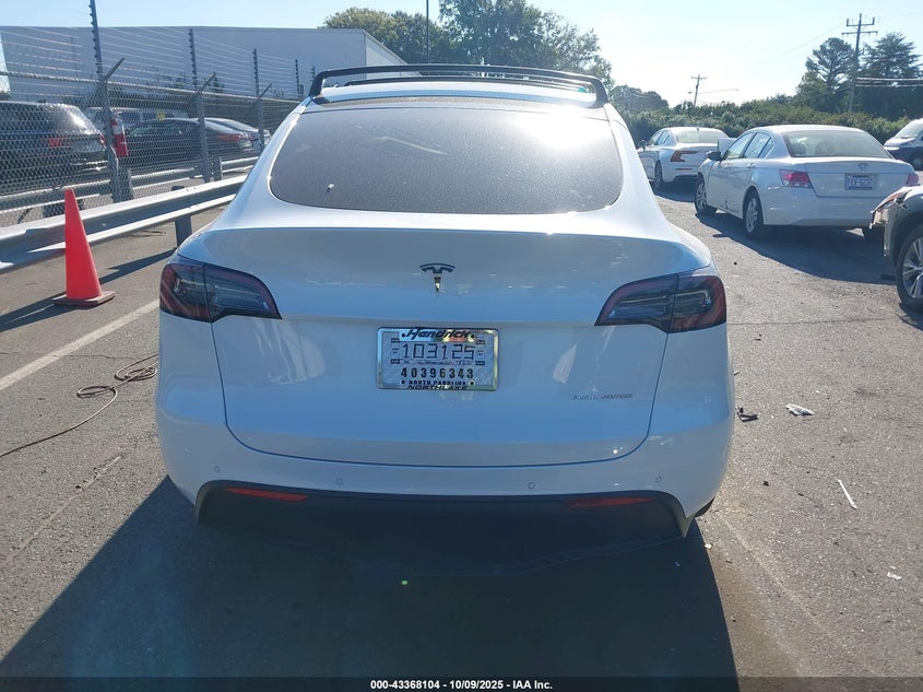 2022 Tesla Model Y Long Range Dual Motor All-Wheel Drive VIN: 7SAYGAEE1NF336521 Lot: 43368104