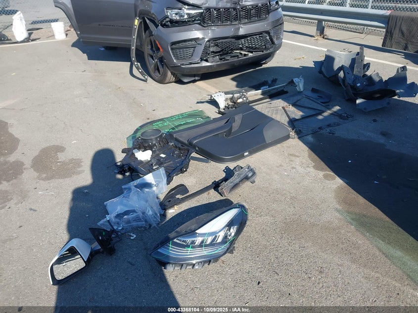 2022 Tesla Model Y Long Range Dual Motor All-Wheel Drive VIN: 7SAYGAEE1NF336521 Lot: 43368104