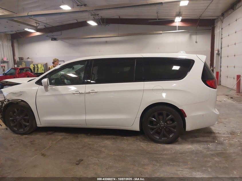 2020 Chrysler Pacifica Touring VIN: 2C4RC1FG0LR233170 Lot: 43368274