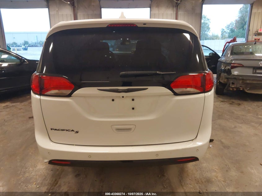 2020 Chrysler Pacifica Touring VIN: 2C4RC1FG0LR233170 Lot: 43368274