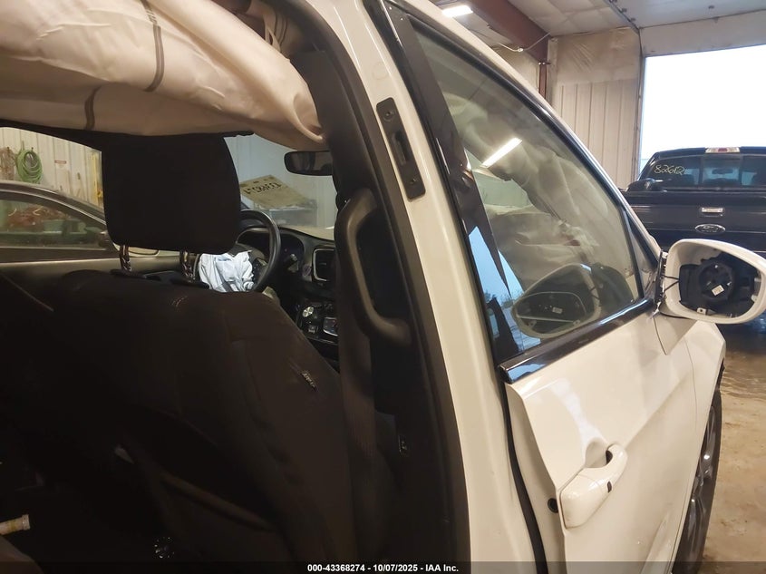 2020 Chrysler Pacifica Touring VIN: 2C4RC1FG0LR233170 Lot: 43368274