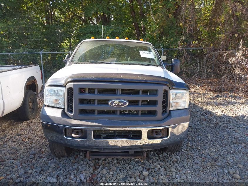 2005 Ford F-250 Xl/Xlt VIN: 1FTNF21555EA09040 Lot: 43368815