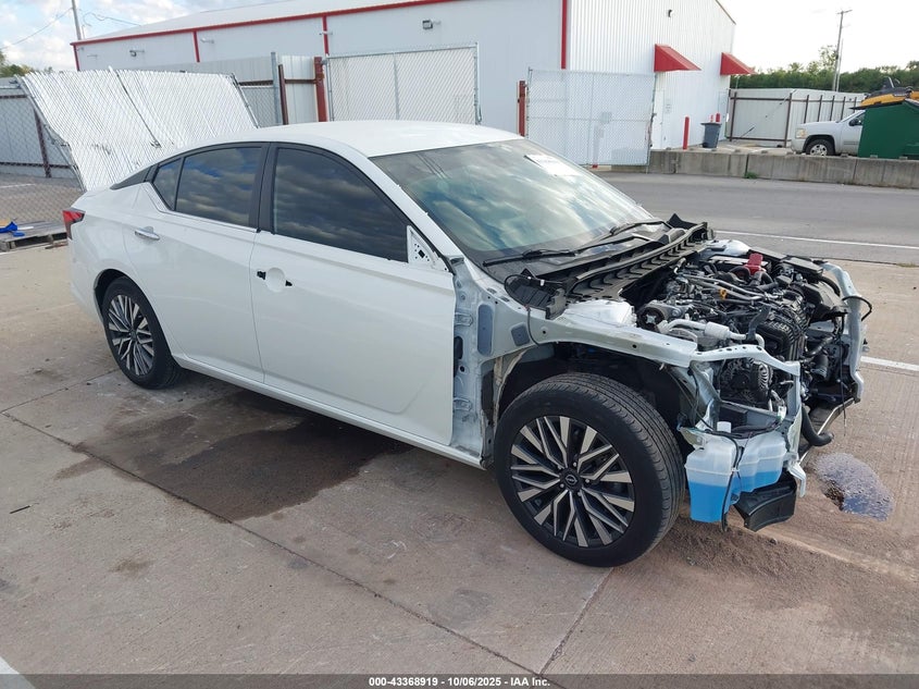 NISSAN ALTIMA SV FWD