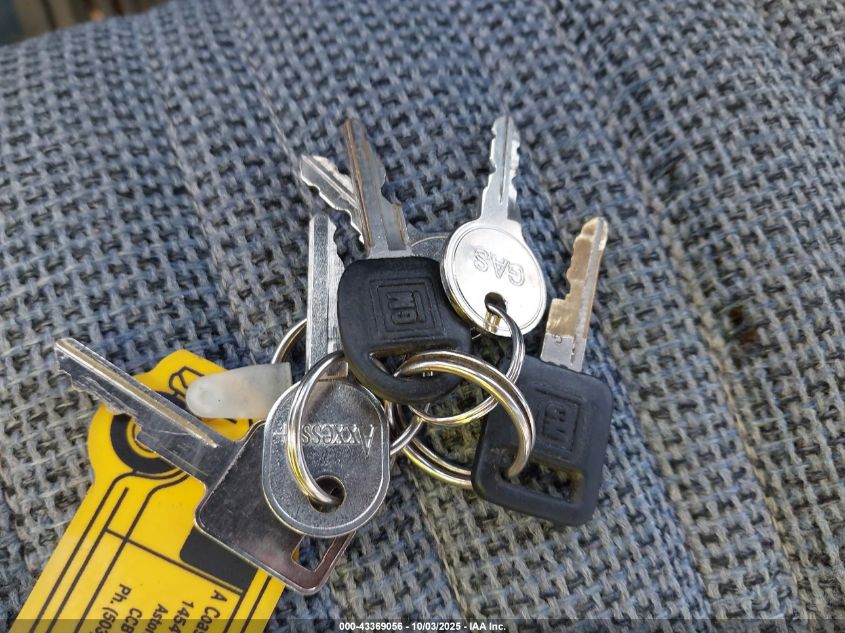 1989 Chevrolet Gmt-400 C2500 VIN: 1GCFC24K6KE117144 Lot: 43369056