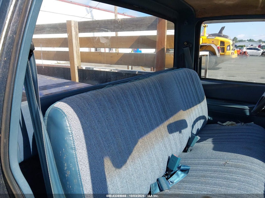 1989 Chevrolet Gmt-400 C2500 VIN: 1GCFC24K6KE117144 Lot: 43369056