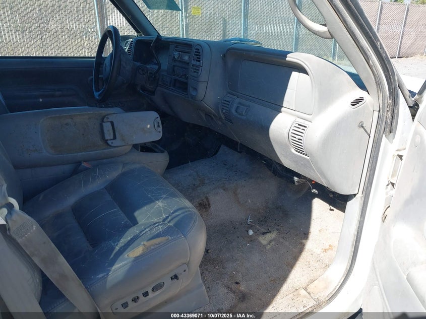 3GNFK16R8XG112431 1999 CHEVROLET EXPRESS photo no. 5
