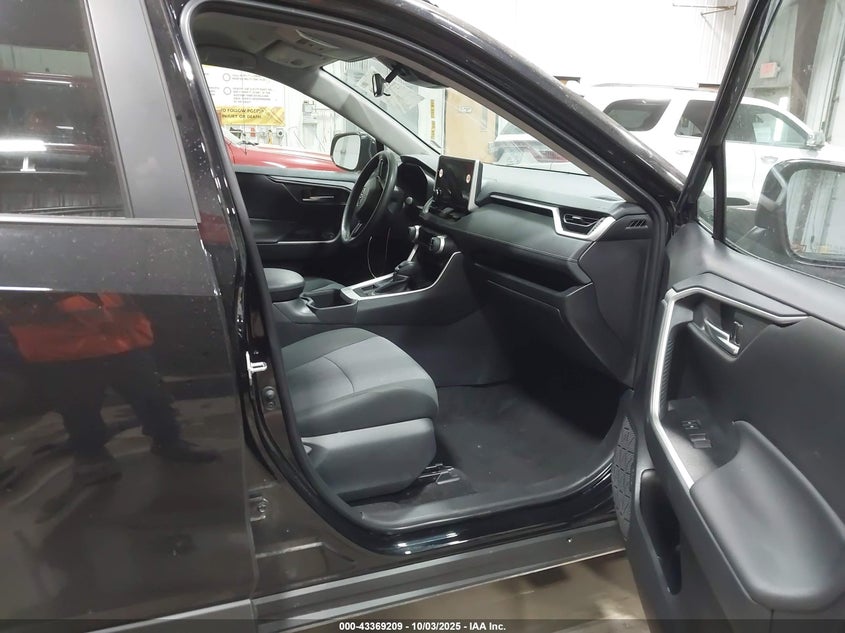 2025 TOYOTA RAV4 XLE 2T3P1RFV7SW534159