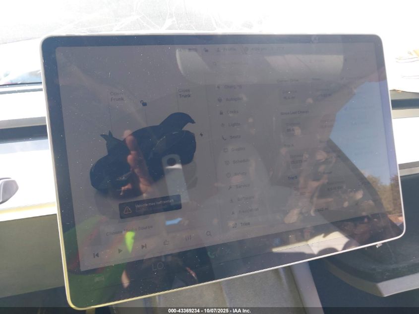 2023 Tesla Model Y Awd/Long Range Dual Motor All-Wheel Drive VIN: 7SAYGAEE1PF911557 Lot: 43369234