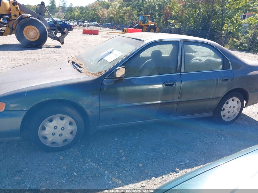 1997 Honda Accord VIN: 1HGCB5635VA037872 Lot: 43369302