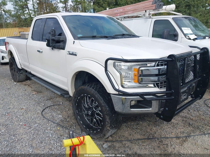 FORD F-150 LARIAT