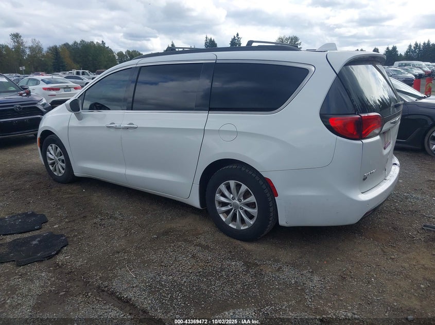 2C4RC1BG9HR583314 2017 Chrysler Pacifica 3.6 Touring-L White