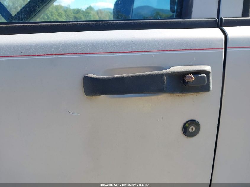 1998 Jeep Grand Cherokee Laredo VIN: 1J4GZ58SXWC181939 Lot: 43369525